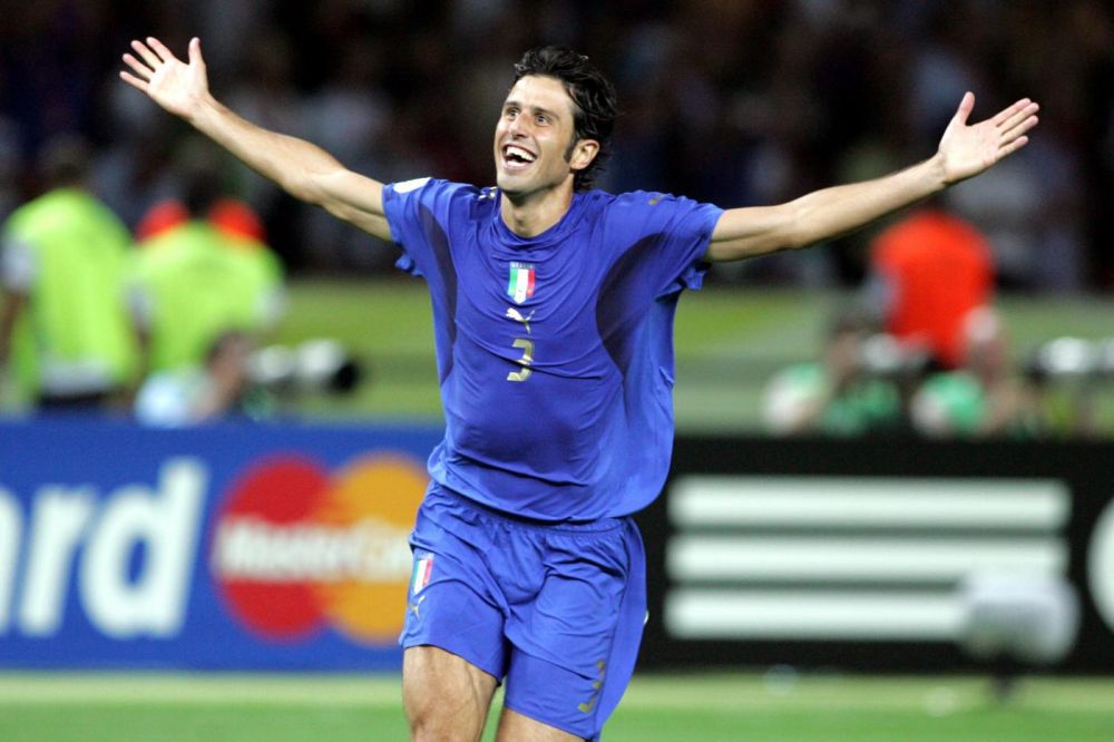 球迷：他活成了我们的骄傲