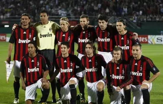 卡利亚里高空压制罗马防线屡失误，科内孤掌难鸣