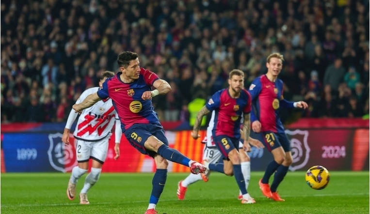 皇马1.5亿新星入选大名单！18岁天才中卫获首次征召，利物浦多特疯抢皇马死活不卖