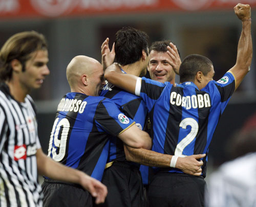 上场还早！广东新援走路一瘸一拐 首秀时间未知