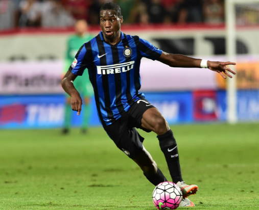 AC米兰主场气势如虹