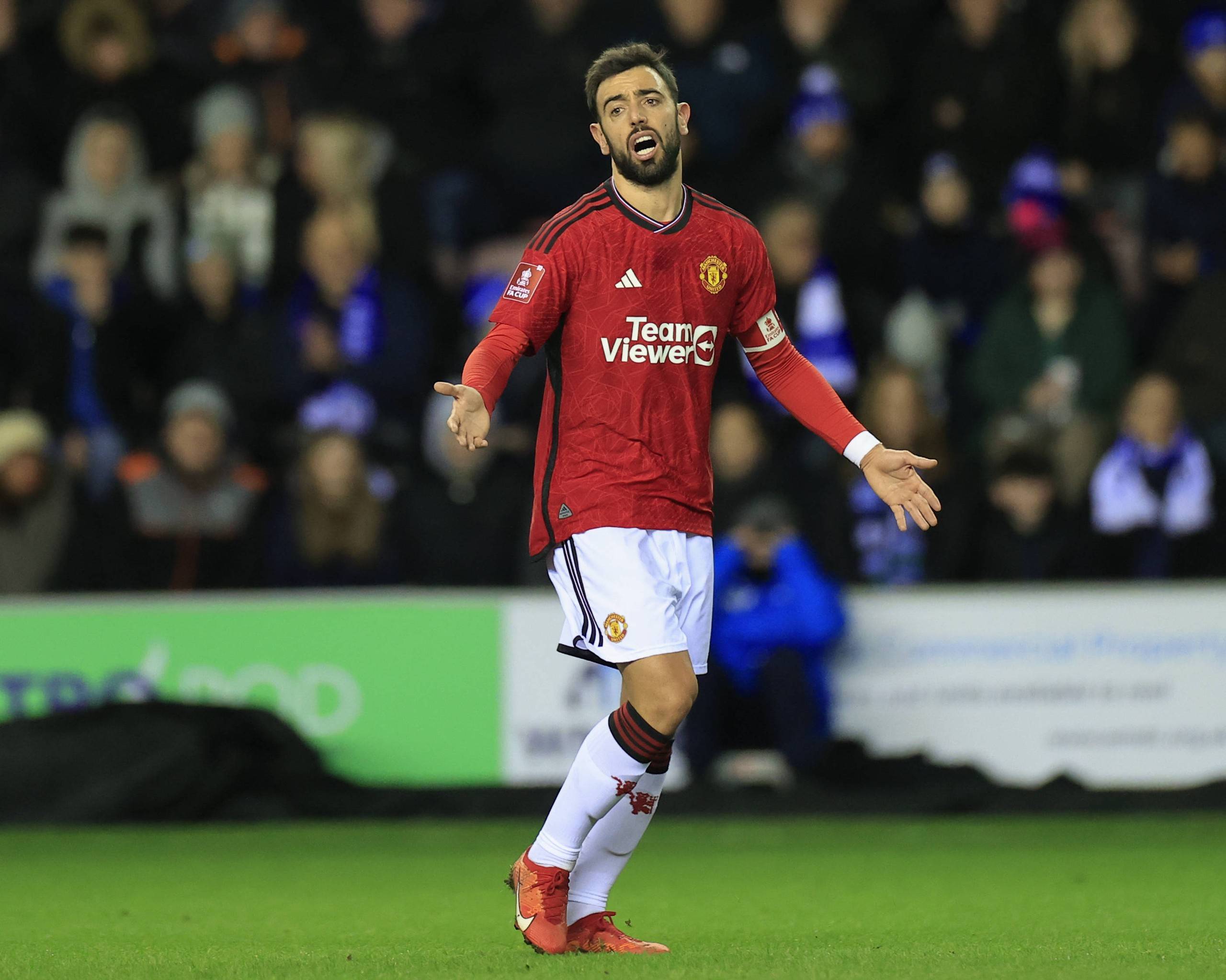 记者：埃斯特旺已抵达伦敦，周一将跟随切尔西训练