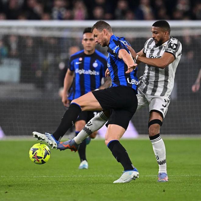 镜报：利物浦持续阵容大清洗，三位青训小将可能离队